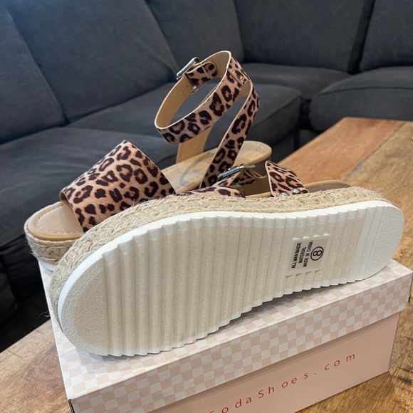 Women’s Espadrille Sandals - Picture 3 of 4